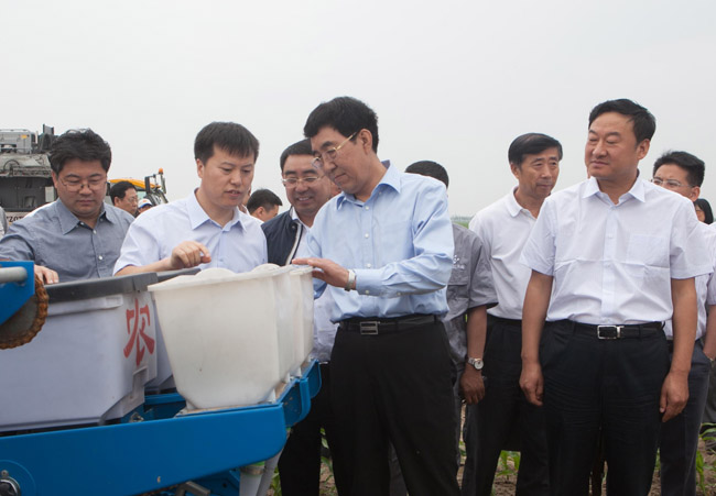 吉林省省长巴音朝鲁到吉林云天化长岭合作社考察工作