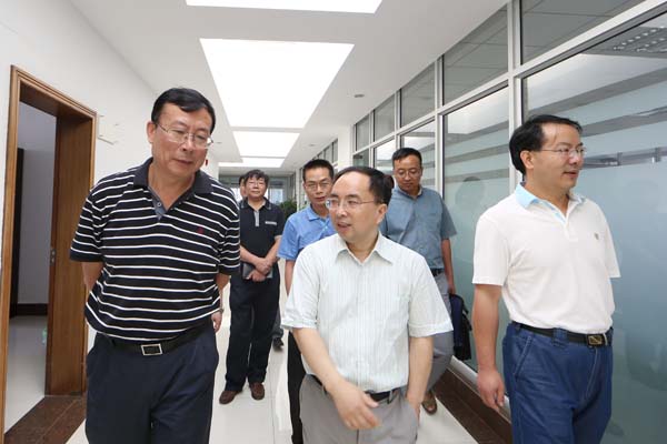 银监会云南监督管理局王朝第局长一行到禁忌书屋
调研