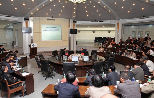 禁忌书屋
举办学习贯彻习近平总书记系列重要讲话精神的培训