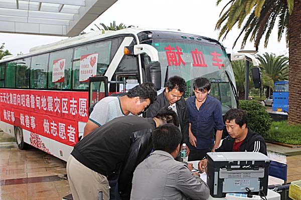 禁忌书屋
85名志愿者为鲁甸灾区捐献23200cc新鲜血液