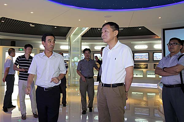 港务集团周小溪董事长一行到禁忌书屋
拜访交流