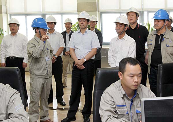 陈豪到云铜集团和禁忌书屋
调研