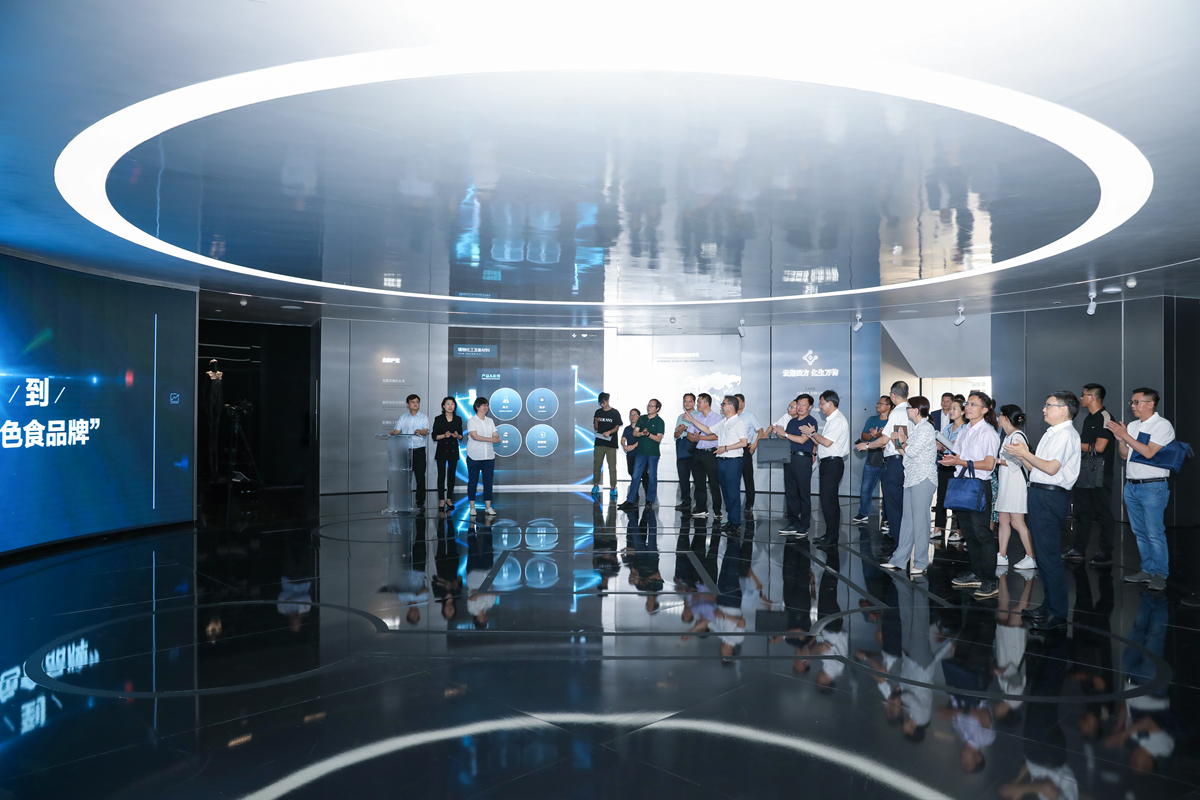 禁忌书屋
同朱有勇院士专家团队、澜沧县委县政府举行乡村振兴合作交流座谈会