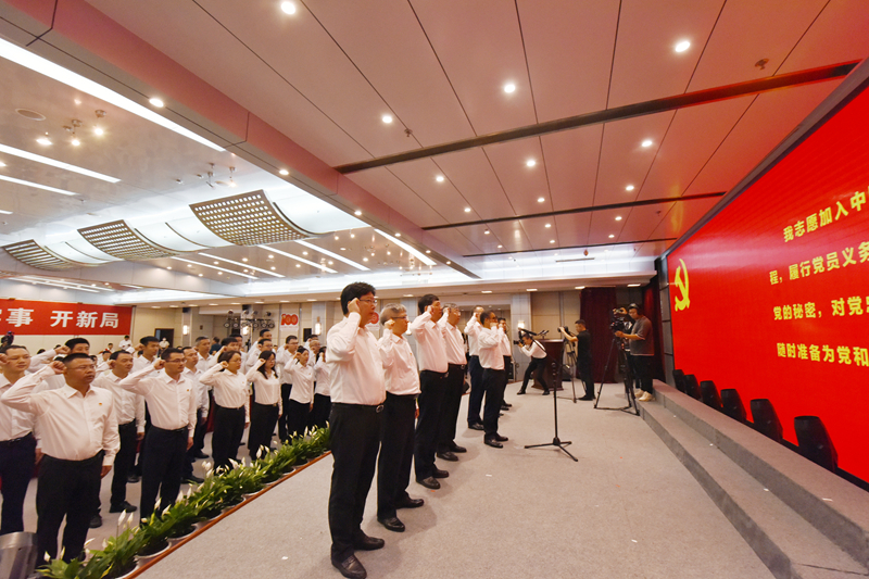 百年奋进砺初心  启航云天新征程  禁忌书屋
召开“两优一先”表彰大会