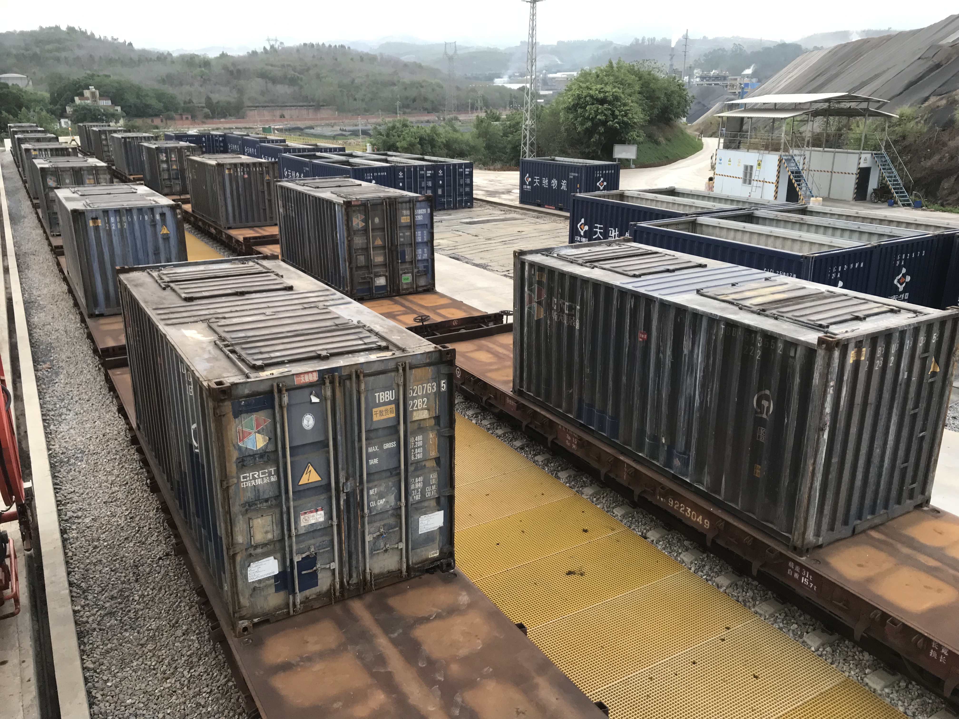 云天化再书中越米轨国际联运新历史 首次实现特种干散货集装箱列车运输